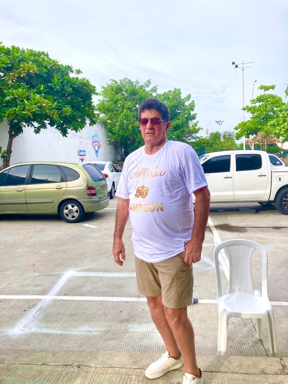Jugador con camiseta de campeón